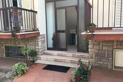Image de West garden: basement within walking distance of the sea