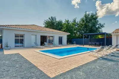 Image de Belle maison de vacances privée avec climatisation, Wifi, piscine privée, Tv, patio et parking