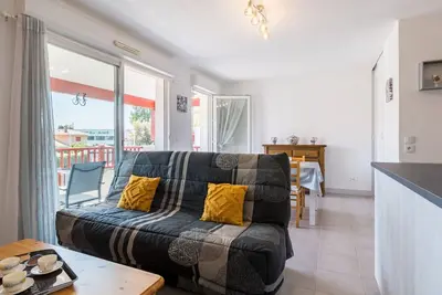 Image de Joli appartement pour 3 personnes avec Wifi, Tv, terrasse et parking