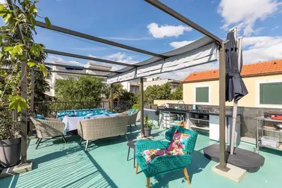 Image de Boutique triple house with garden & roof terrace