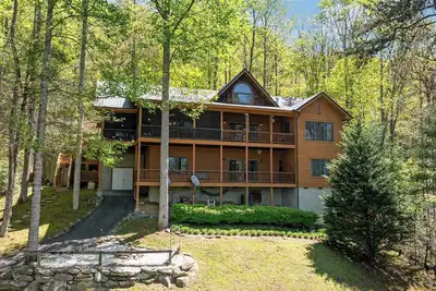Image de Picturesque, Spacious, Mountain, Lake Home