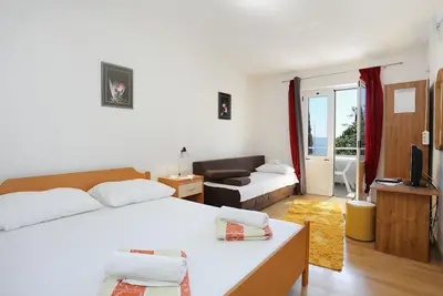 Image de Appartement de deux chambres avec le balcon et la vue sur le mer Zivogosce - Porat, Makarska (A-18218-b)