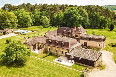 Image de Grande maison de campagne avec piscine privée