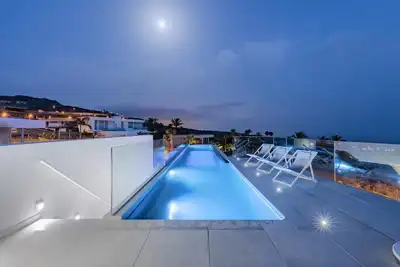 Image de Villa de luxe \"Karat Villa Abama\" avec piscine à débordement, vue sur la mer, climatisation, Wi-Fi