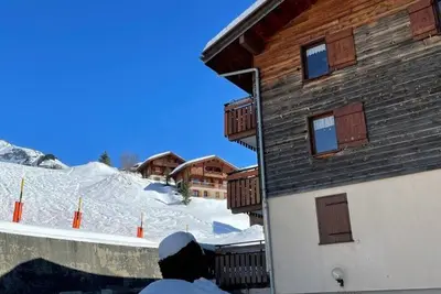 Image de Appartement skis aux pieds, cosy 2 pièces, terrasse Sud/Est, 1er étage, idéal pour 4 personnes