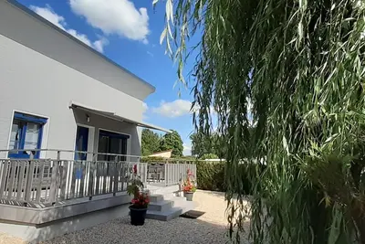 Image de Gîte au bord du lac avec terrasse, idéal pour la famille
