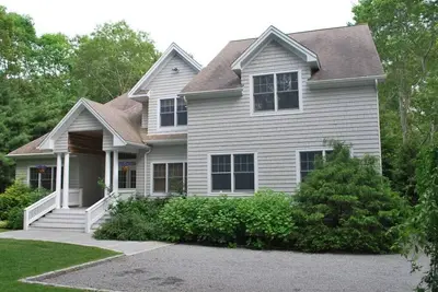 Image de 5 Bedroom Home in Bridgehampton!