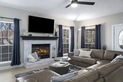 Image de Modern Cowboy | Beautifully Updated | Long Terms Welcome