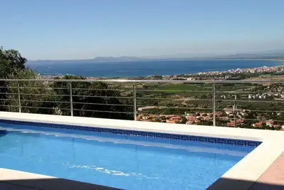 Image de Jolie appartement avec piscine privée et vue magnifique sur la baie