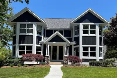 Image de Peaceful Retreat 4 acres 8 Br 3. 5 baths 4500 sq. ft. 10% off last min. bookings.