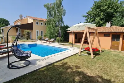 Image de Sunny Garden Villa with Pool