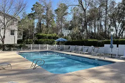 Image de 3br/2. 5ba Townhouse, Pet friendly, Elevator, Community Pool!