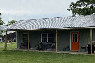 Image de Cozy new cottage sleeps 4 near Watkins Glen Racetrack!