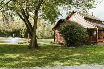 Image de Quaint Winesburg Cottage w/ Porch & Pond!