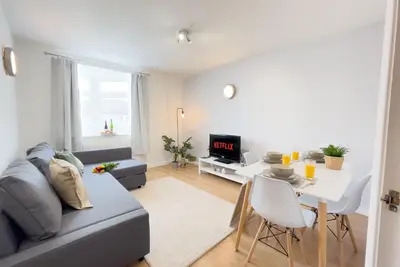 Image de Spacious Contractor Flat for Large groups - Free parking by Tailored Apartments