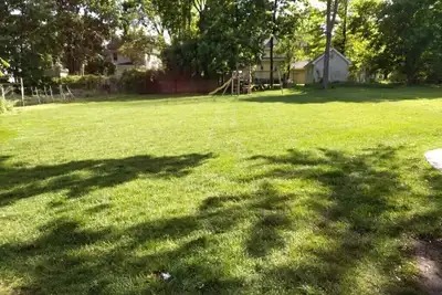 Image de Big house and beautiful huge yard, close to Nyc