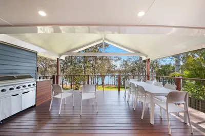 Image de Family Lakefront Home
