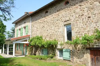 Image de Ancienne ferme rénovée, cadre paisible, proche Lyon et St-Étienne, idéale famille et télétravail