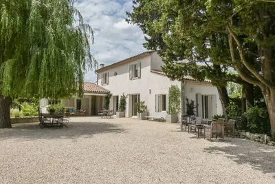 Image de Le Mas de la Toulissière, piscine et jardin en Drôme Provençale