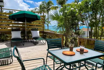 Image de Restored Historic Cottage on Harbor, Sunset Views, Walk to Town and Beach