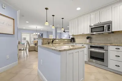 Image de Palm Bay Club! ! ! Resort Style Living On Siesta Key! ! ! Beach to Bay! ! !