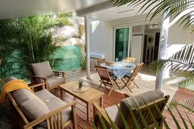 Image de \"L'instant Évasion\" studio avec terrasse piscine ⛱