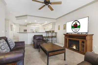 Image de Inviting Golf Condo with Jetted Tub and All-Season Sunroom
