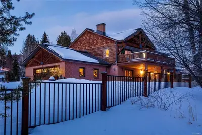 Image de Large Luxury Home Located in Heart of Steamboat Springs with 2 Car Garage