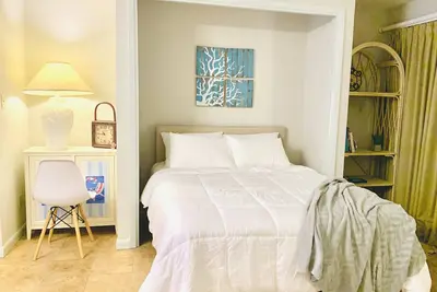 Image de Walk to the beach - Close to Harbour Boardwalk, Big Kahuna, Tracks & Restaurants