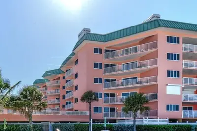 Image de 6br, 4BACapacity in these 3br+3br Beachfront, Updated Condos! Pool, Hot Tub, Grills!