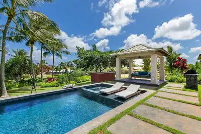 Image de Custom 5 Bedroom Home with Pool and Spa