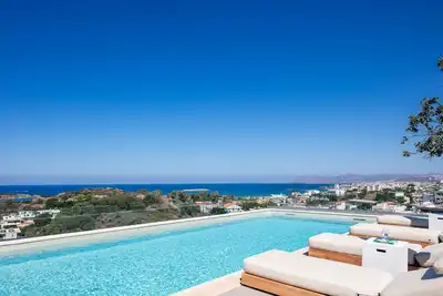 Image de Panoramic sea & city views, gym, sauna, fire pit, close to shops!