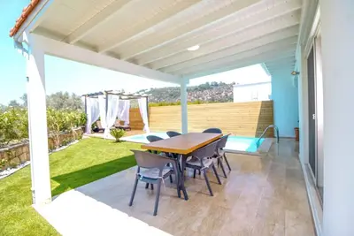 Image de Charming 3-bedroom villa with private pool, air conditioning and WiFi in Torba