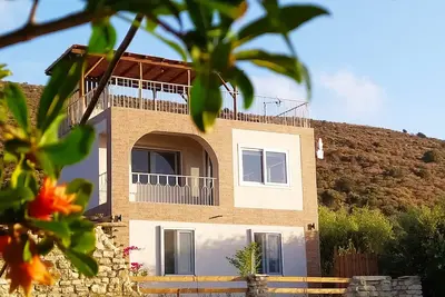 MyParadise-Farm Villa with jacuzzi and sea view for families and nature lovers