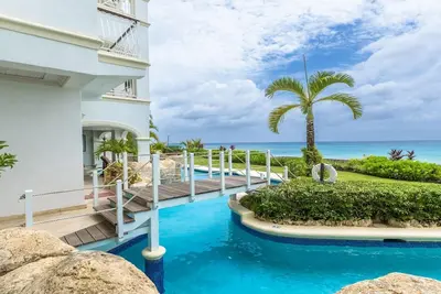 Image de Beachfront Apartment With Private Plunge Pool & Direct Access To The Beach