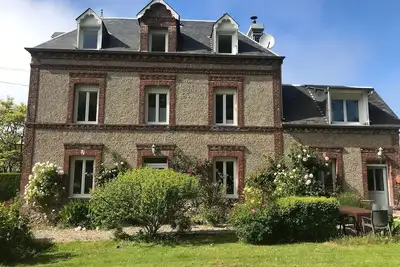 Image de Maison de maître, jardin chatoyant, village toutes commodités au bord de la mer