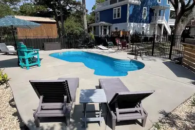 Image de **Private Pool** 1 Block to Beach