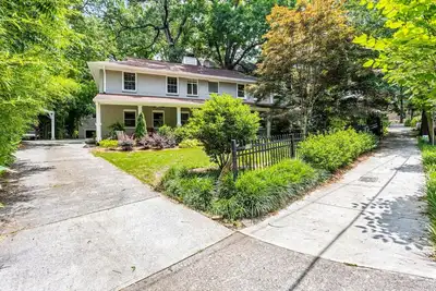 Image de Walkable Inman Park Retreat by Beltline Krog & Eateries