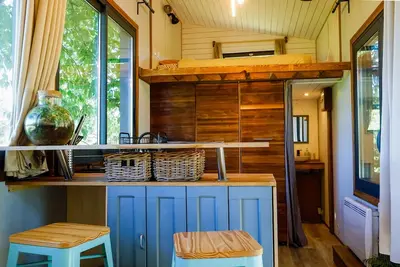 Image de Séjour détente dans une tiny house et son bain Bordelais