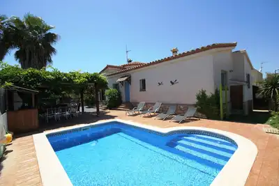 Image de \"Carmen 3\"@Marisol : 500m de la plage, piscine privée, A/C, WiFi, plage pour chiens