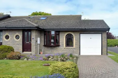 Image de Welcome to our delightful two storey, 3 bedroom, 2 bathroom cottage.
