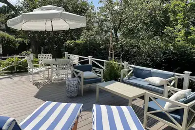 Image de Historic seaside home with large deck, yard & two car garage