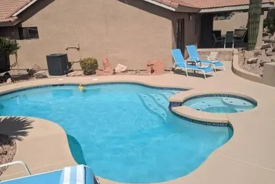 Image de Enjoy this charming 1 story home with backyard oasis! 🌴Short drive to the Strip!