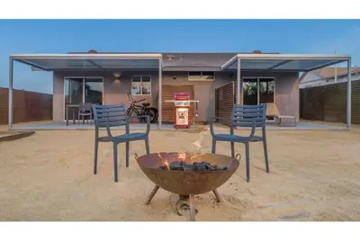 Image de *New* Split Rock Cottage | Hot Tub | One Block From Joshua Tree Village