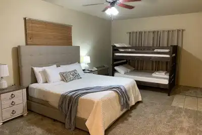 Image de Wow! ! Walk in 3 King suites next to Sdc!