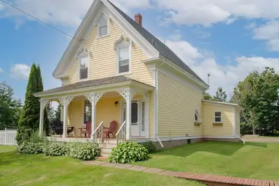 Image de Woodbine Cottage with hot tub!