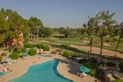 Ground floor golf course view, quiet updated 2 Br 2 Ba condo, summer discount!