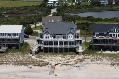 Image de 6 Br/5. 5 baths on quiet beach. Penthouse suite. Free linens. Gorgeous views!