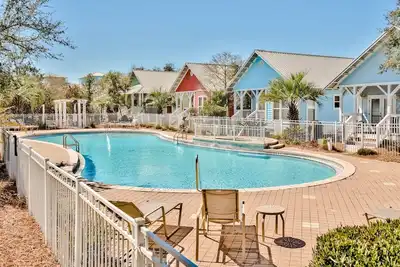 Image de Happy Ours! 30a Cottage - Pool, Beach Access