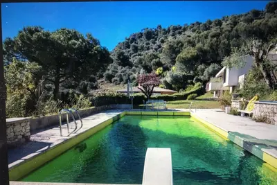 Image de Nissa Vinaigrier maison niçoise calme avec piscine et magnifique vue